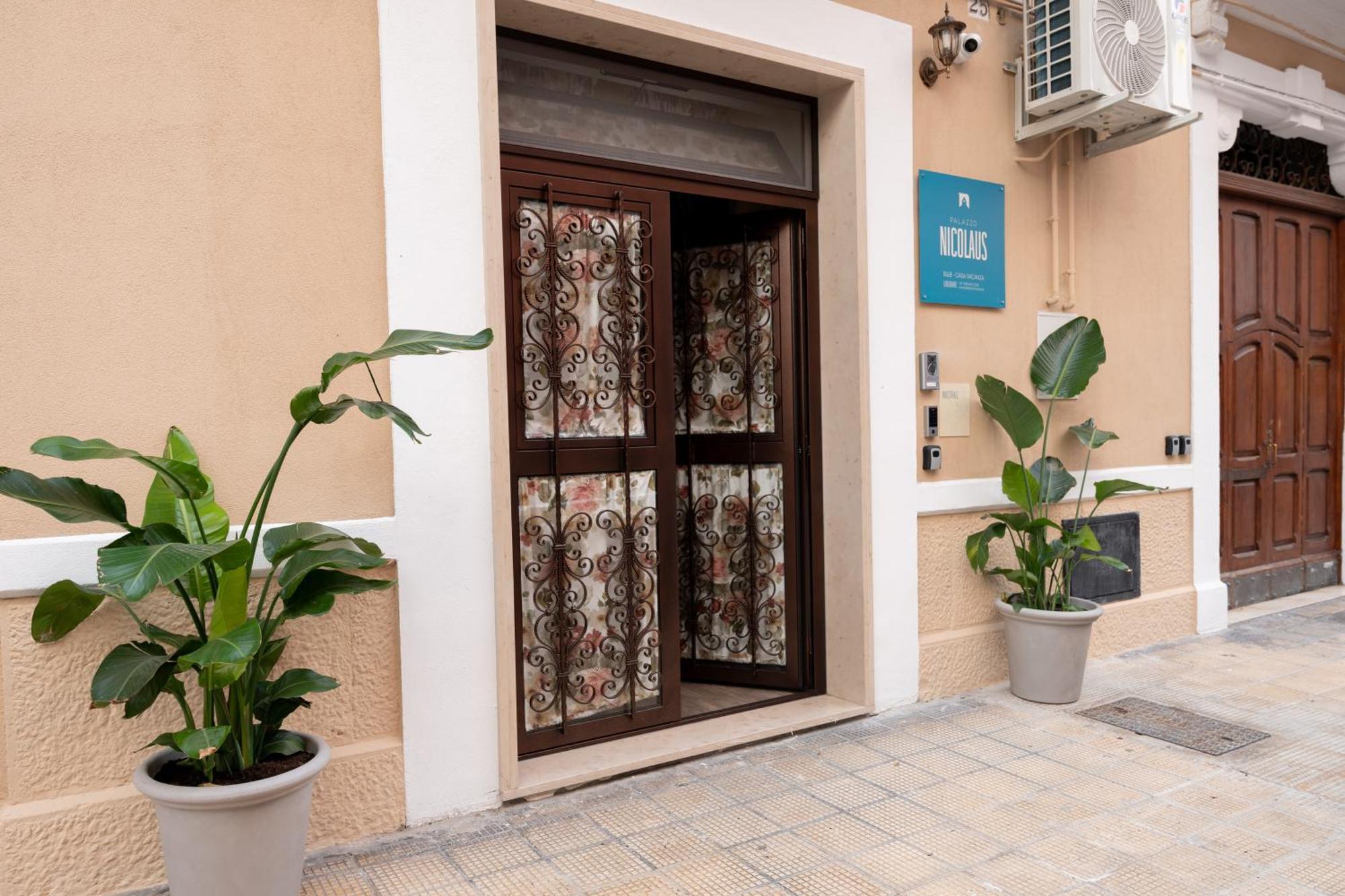 Bed and Breakfast Palazzo Nicolaus Del Lungomare Bari Exterior foto